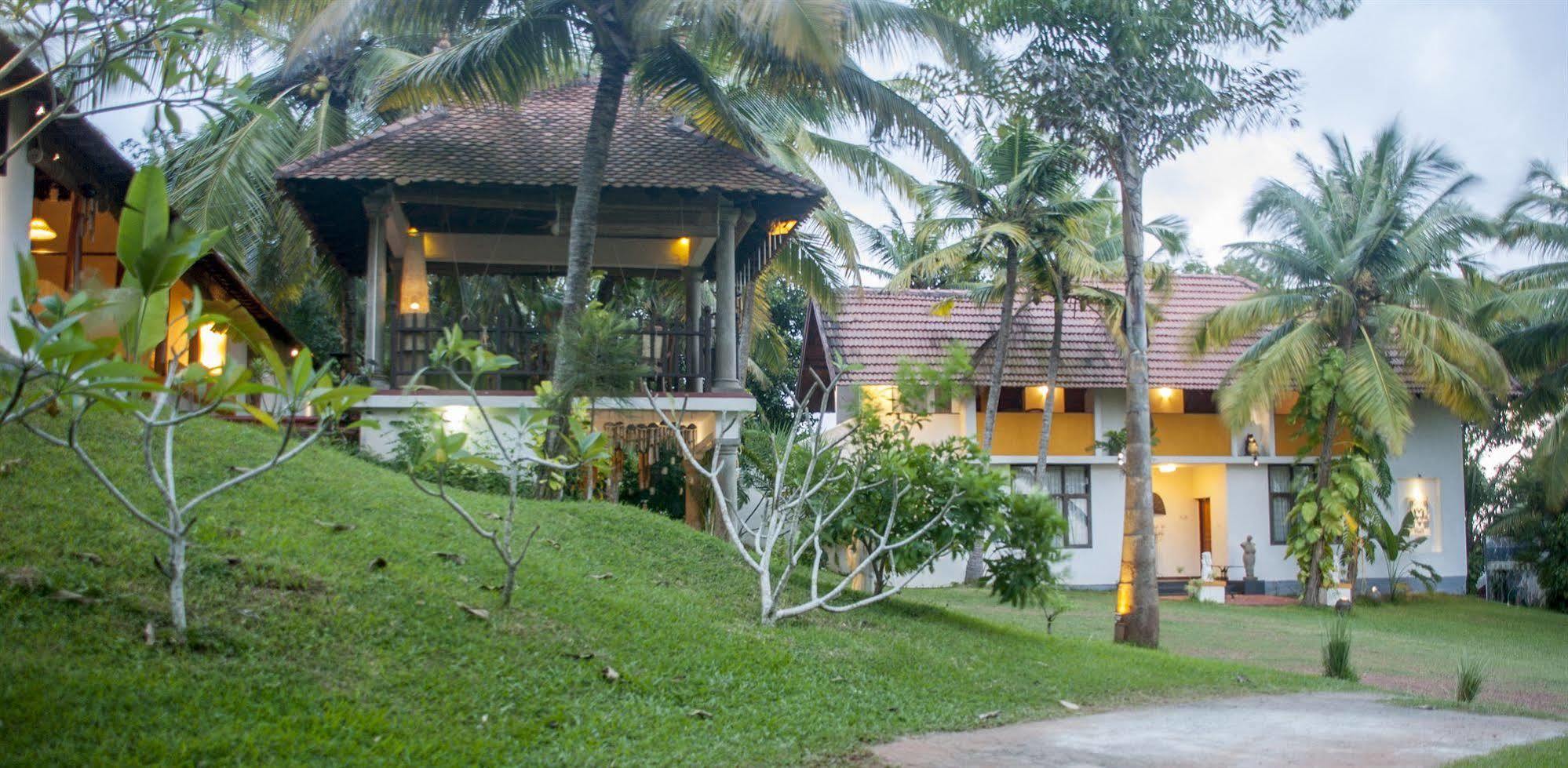Over The Hill Poovar Esterno foto